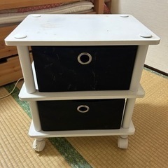 サイドテーブル　収納家具