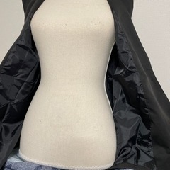 新品　激安！レディースMサイズの黒ベストの画像