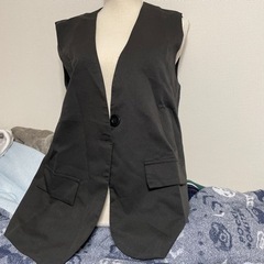 新品　激安！レディースMサイズの黒ベスト