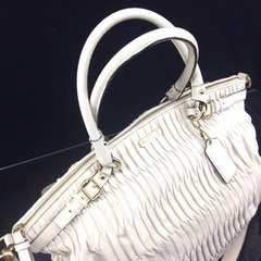 COACH コーチ 白レザー 2wayショルダーバッグ 現行モデル F28842の画像