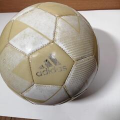 アディダス　サッカーボール４号