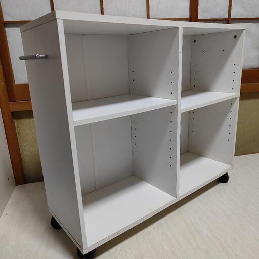 タンスの下に入る移動式本棚　白