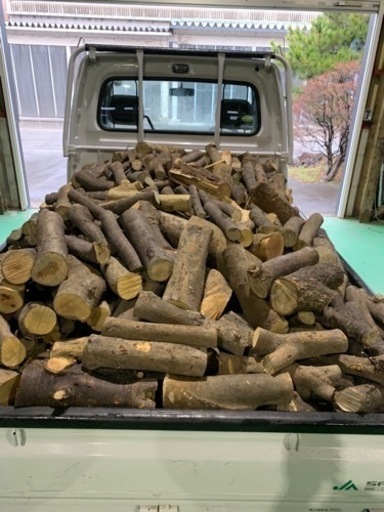 薪　薪ストーブ　広葉樹　堅木　けやきなど　乾燥済み　軽トラック満載1台分