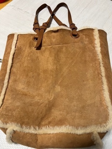 UGG アグ　モコモコムートンバック