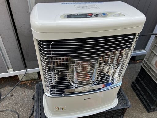 コロナFF式石油ストーブFF-VT4213Pとサンダイヤ灯油タンクのセット