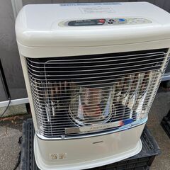 コロナFF式石油ストーブFF-VT4213Pとサンダイヤ灯油タン...
