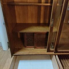 アンティーク食器棚・昭和レトロ・ガラス戸の画像