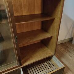 アンティーク食器棚・昭和レトロ・ガラス戸の画像