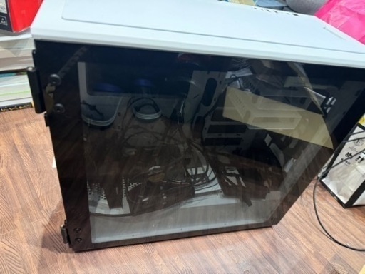 デスクトップPCのケース白