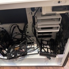 デスクトップPCのケース白