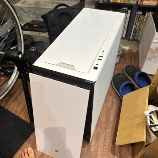 デスクトップPCのケース白