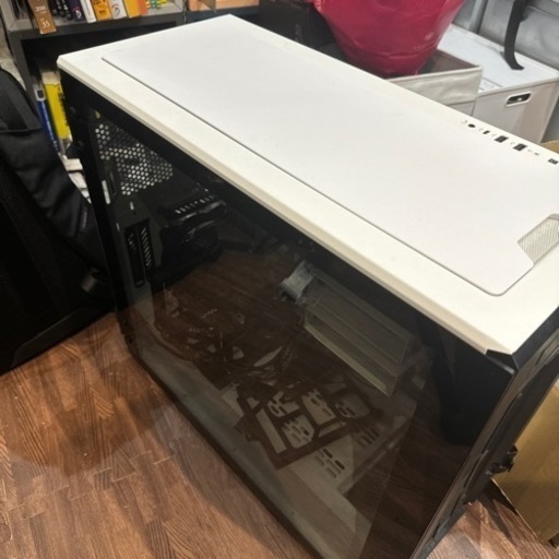 デスクトップPCのケース白