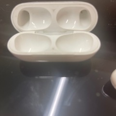 Air pods イヤホン(右) 、ケースの画像