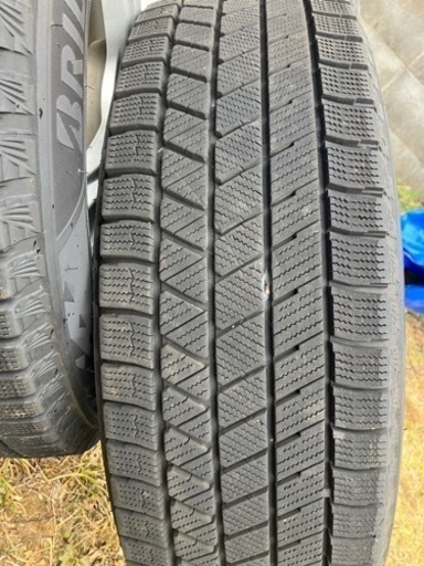 国産タイヤ　185/65r15 スタッドレスタイヤ4本