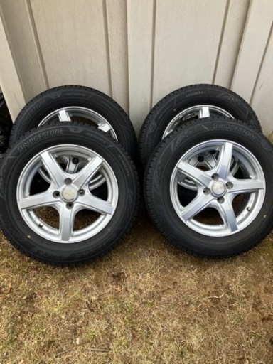 国産タイヤ　185/65r15 スタッドレスタイヤ4本