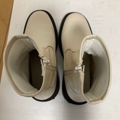 値下げ！【使用品】GU ブーツ　白 Mサイズ(23cm前後)の画像
