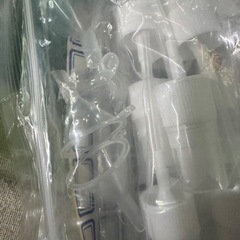 10ml  1個入 スプレーボトル クリア / 詰め替え用 アルコール 消毒 スプレー ポータブル 持ち運び 便利 小さい ポーチ 蓋付 フタ付き 透明 bottle プラスチック 容器 の画像