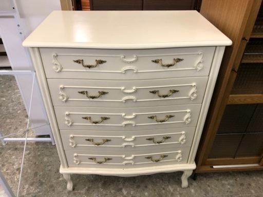 猫足ホワイトチェスト