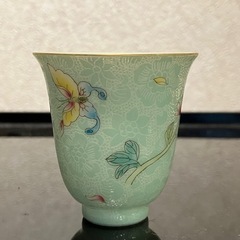 【新品未使用】遊茶　景徳鎮　粉彩扒花 茶杯 苹果緑（花蝶） 30ml 新品未使用】遊茶景徳鎮粉彩扒花 茶杯 苹果緑（花蝶） 30ml