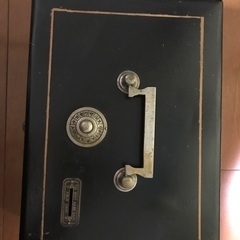 ⭐️アンティークなダイヤル式の金庫です⭐️の画像