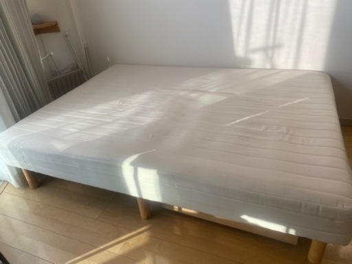 ダブルベッド　140W x 195L  x 45H (Feet 24cm)