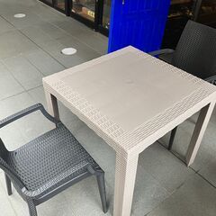 ラタン調ガーデンテーブルのみの画像