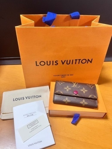 ルイヴィトン　フューシャ　ミュルティクレ6連キーケース