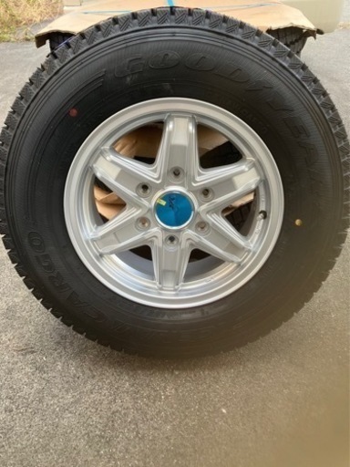 ハイエース　スタッドレス　グッドイヤー ICE NAVI195/80R15 107/105L