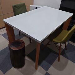 4人掛けダイニングテーブルです。の画像