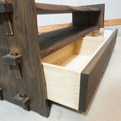 広島の家具メーカー若葉家具のテレビボードです。サイドの楔(クサビ)が魅力のレトロなローボード。使い込まれた風合いが魅力のTV台は天然木のナチュラルな質感が優しく暖かな空間のアクセントに♪MUKU工房の画像