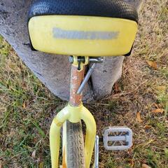 一輪車　子供用　遊具　黄色の画像