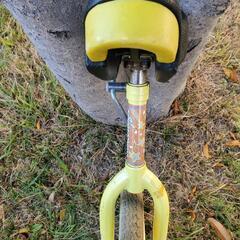 一輪車　子供用　遊具　黄色の画像