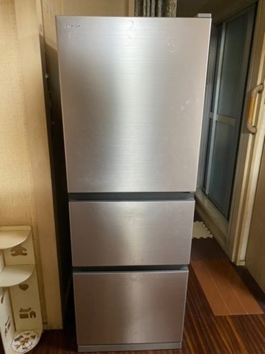 HITACHI 冷蔵庫　２６５ℓ  ２月末日まで。