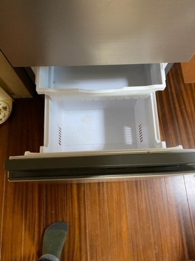 HITACHI 冷蔵庫　２６５ℓ  ２月末日まで。