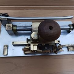 管楽器の、オーボエのリードを作るための「ガウジングマシーン」(ド...