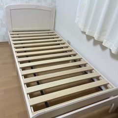 【ニトリ】シングルベッド　フレーム　木目調ホワイト