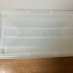 透明収納家具の画像
