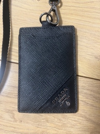 【新品未使用】PRADAプラダ レザーカードケースバッジホルダー