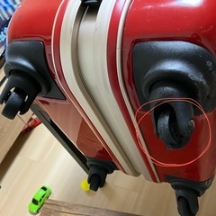 キャリーケース　欠損ありの画像