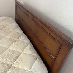 KINGSDOWN クイーンベッドの画像