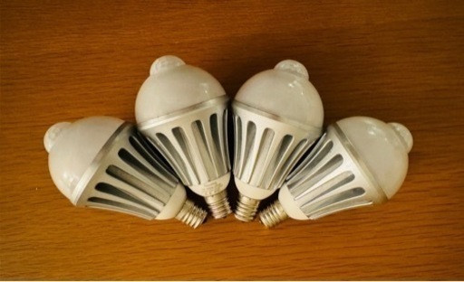 人感センサーLED電球