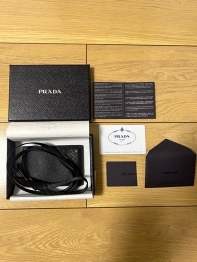 【新品未使用】PRADAプラダ レザーカードケースバッジホルダー