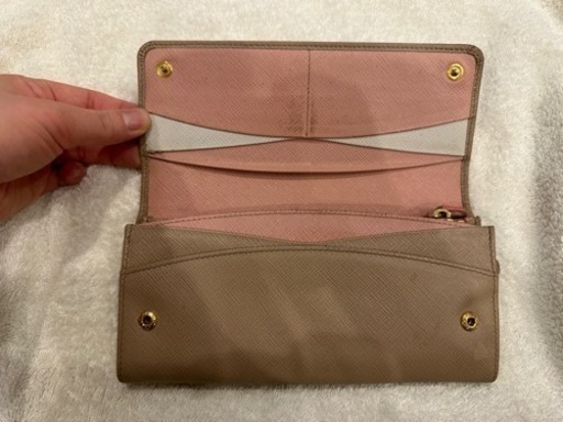 PRADA財布