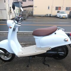 2st YAMAHA VINOビーノ ホワイト セル始動　メーターオーバー速く好調 納車整備点検済み バッテ新他かなりお金掛け交換整備してあり  登録後すぐ乗り出せます。直接引き渡し　配送手配も可　SA10J　５AU　４JP　原付の画像