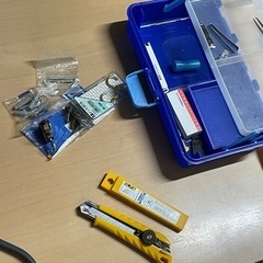 【お話中】工具一式　スパナ　ドライバー　ツールボックス　カッター　替え刃付きの画像