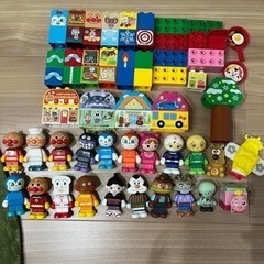 お取引中　おもちゃ箱とLEGOデュプロとアンパンマンブロックの画像