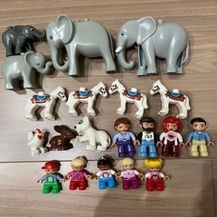 お取引中　おもちゃ箱とLEGOデュプロとアンパンマンブロックの画像