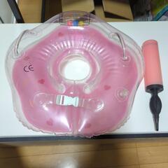 浮輪とハンドポンプの画像