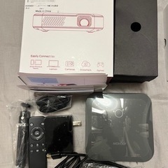 2台でこの価格　中古　iOCHOW IO2とiOCHOW IO4 ミニプロジェクターの画像