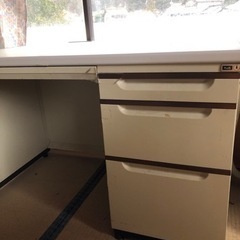 中古事務机、値段交渉引き下げokの画像